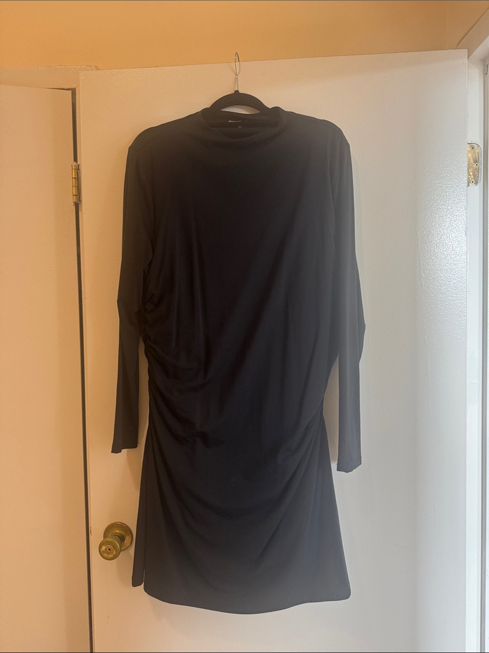 Abercrombie & Fitch Black Long-Sleeve Ruched Dress